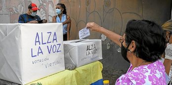 La consulta organizada por la oposición venezolana.