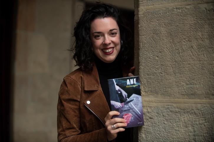 Alaine Agirre idazleak bere lan berria aurkeztu du Donostian. (Juan Carlos RUIZ I FOKU)