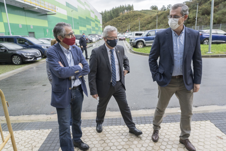 José Ignacio Asensio y Markel Olano, a su llegada a la incineradora de Zubieta el pasaodo viernes. (Gorka RUBIO/FOKU)