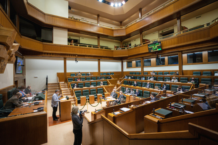 El lehendakari no ha acudido en toda la mañana al pleno monográfico. (Endika PORTILLO/FOKU)