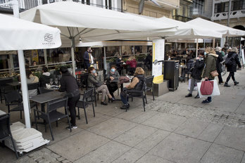 Además de las terrazas, desde hoy también van a abrirse los interiores en Nafarroa    (Iñigo URIZ I FOKU)