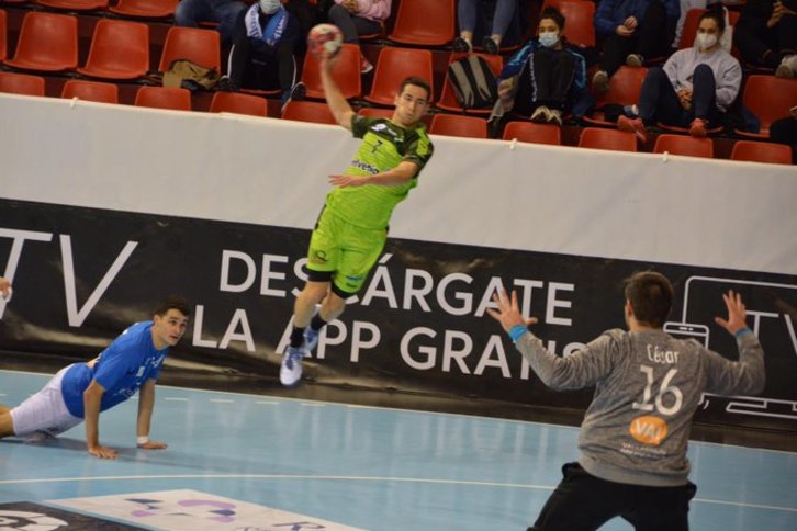 Una acción del partido jugado en Huerta del Rey (Enrique LÓPEZ)