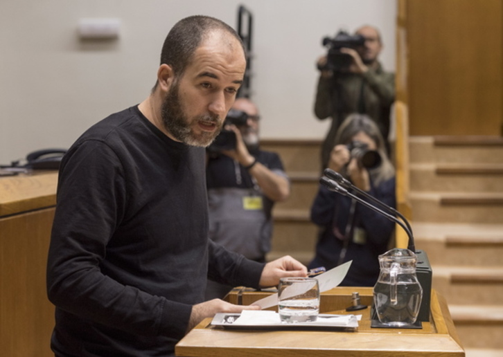 Josu Estarrona EH Bilduren parlamentaria. (Juanan RUIZ/FOKU) 