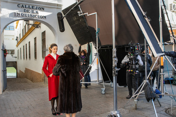 Juana Acosta, Kiti Manver y la directora de fotografía Rita Noriega. (NAIZ)