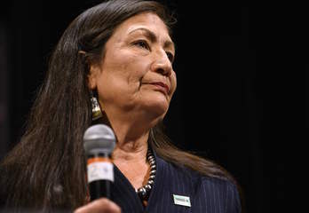 Deb Haaland, en el Foro Nativo Americano en agosto del año pasado. (Stephen MATUREN/AFP)