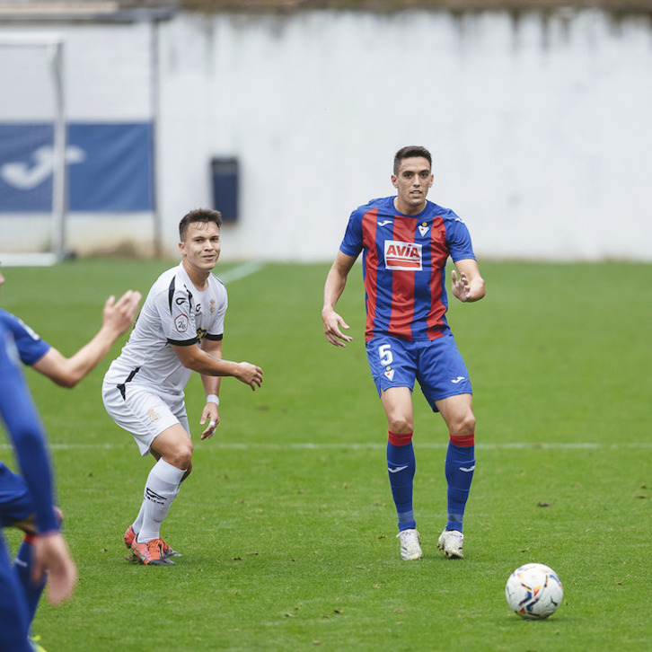 Martínez no ha llegado a debutar con el Eibar en partido oficial. En la imagen, en un amistoso ante el Real Unión.