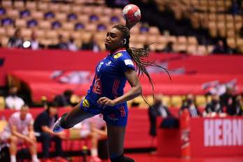 Noruega deberá defender bien a la francesa Kalidiatou Niakaté en la final del Europeo 2020. (Jonathan NACKSTRAND/AFP)