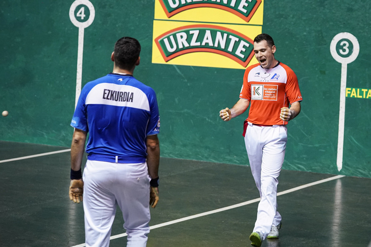 Erik Jaka celebra efusivamente su pase a la final. (Endika PORTILLO/FOKU)
