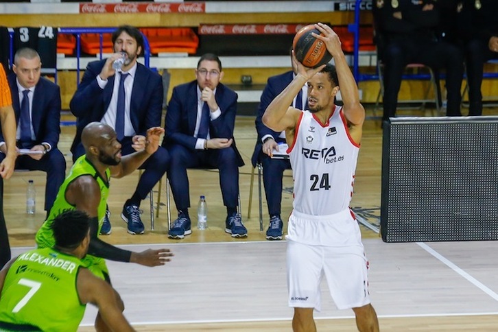 Soñado debut de John Jenkins, autor de 14 puntos, todos ellos en la segunda mitad. (A. PACHECO / ACB PHOTO)