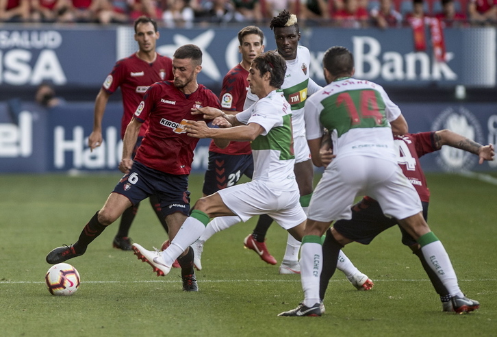 La última vez que Osasuna visitó el Martínez Valero venció por 1-2, hace dos campañas. (Jagoba MANTEROLA/FOKU)
