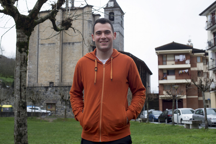 Erik Jaka Lizartzako plazan. (Iñigo URIZ/FOKU)