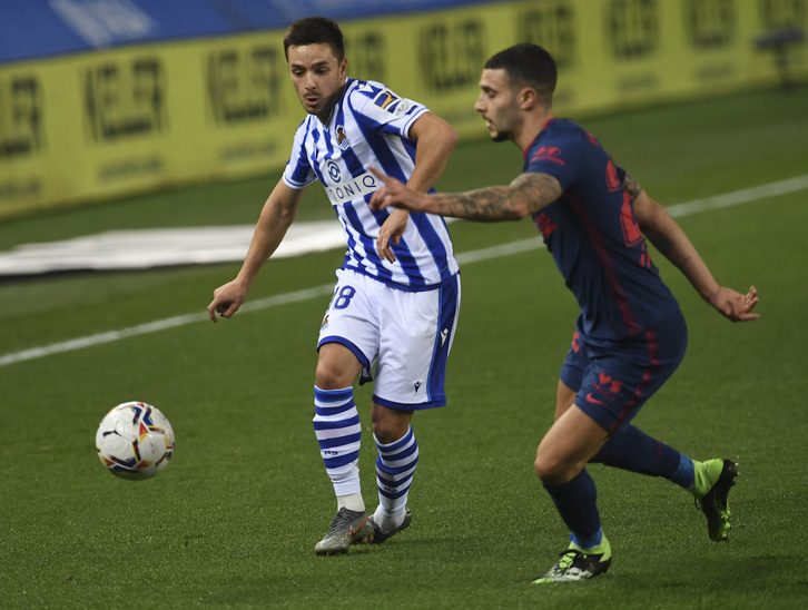 Andoni Gorosabel no ha estado bien situado en la falta en la que se ha adelantado el Atlético. (Jon URBE/FOKU)