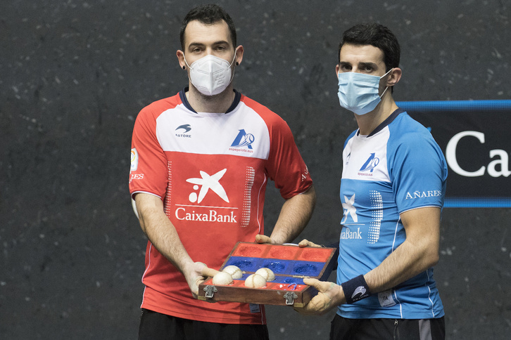 Jaka y Altuna han apartado el material de la final muy rápido. (Gorka RUBIO/FOKU)