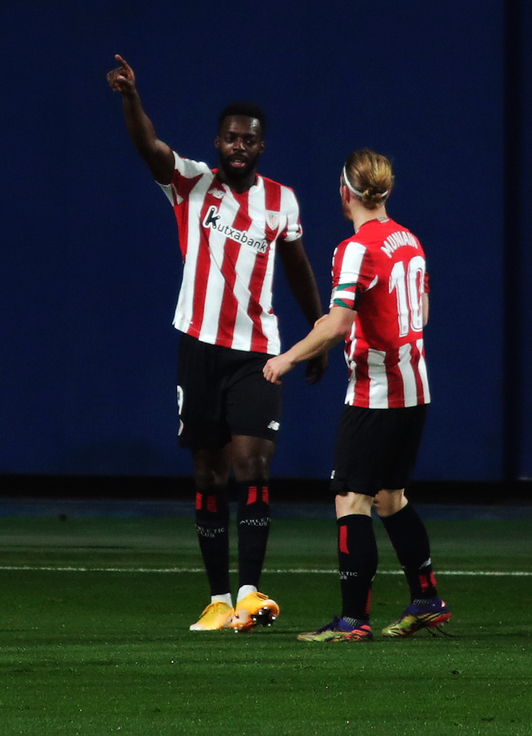 Williams celebra con Muniain el gol que marcó ante el Villarreal. (AGENCIA LOF)