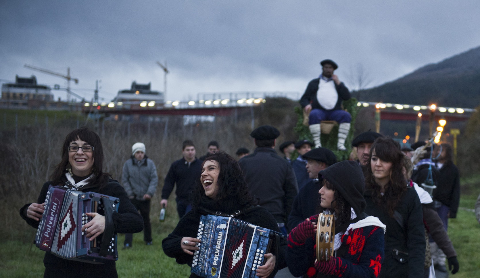 Olentzero, Iruñeko Arrotxapea auzora heltzen. (Lander F. ARROYABE | FOKU)