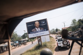 Hauteskunde propaganda mehatxupean dagoen Bangui hiriburuan. (Alexis HUGUET/AFP) 