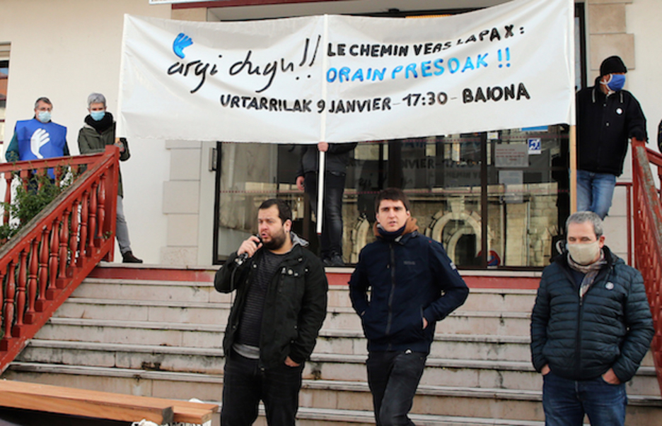 Elkarretaratzea Hendaian. (Bob EDME)