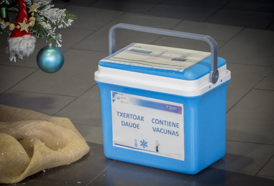 Caja en la que han sido trasladadas las vacunas. (Gorka RUBIO/FOKU)