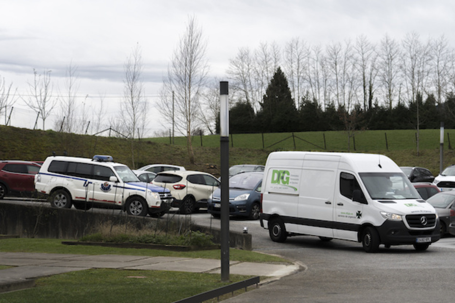 Furgoneta en la que ha llegado la vacuna. (Gorka RUBIO/FOKU)