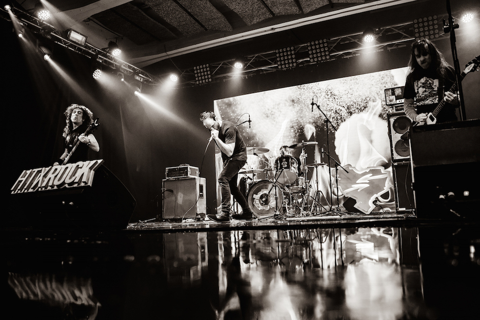 Anestesiak ‘Erantzun’ abestiarekin saltoka jarri zituen egongelak. (Beñat GOIA) Anestesiak ‘Erantzun’ abestiarekin saltoka jarri zituen egongelak. (Beñat GOIA)