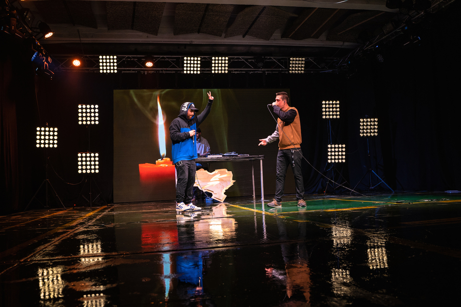 Juantxo Arakama eta Nikotinak aldarriekin bete zuten eszenatokia. (Beñat GOIA) Juantxo Arakama eta Nikotinak aldarriekin bete zuten eszenatokia. (Beñat GOIA)