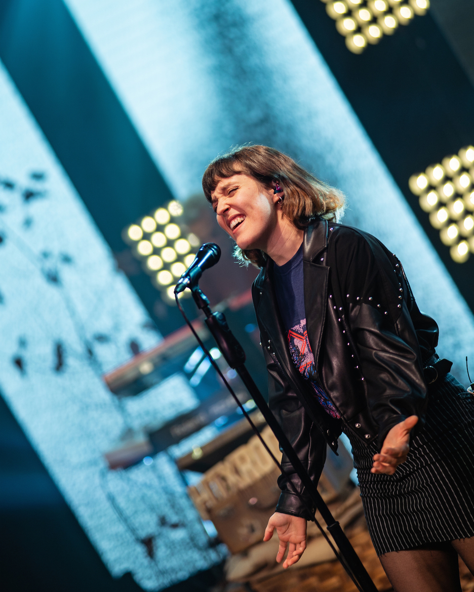 Lide Hernandok ikuskizun itzela eman zuen Berri Txarraken abestia hartuta. (Beñat GOIA) Lide Hernandok ikuskizun itzela eman zuen Berri Txarraken abestia hartuta. (Beñat GOIA)