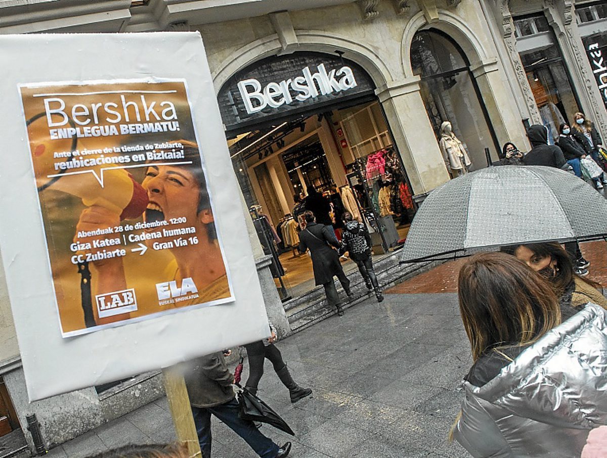 Trabajadoras de Bershka reclaman Inditex su recolocación Bizkaia | Ekonomia GARA Euskal egunkaria