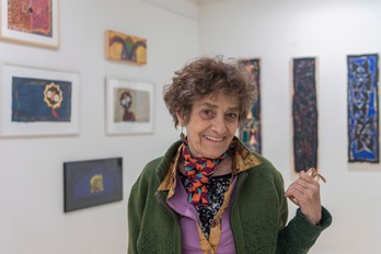Marta Cárdenas, en 2019 en la galería Ekain de Donostia, donde expuso sus obras. (Andoni CANELLADA | FOKU)