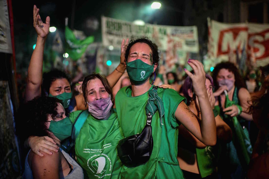 Lucharon unidas, lo celebran unidas. (Ronaldo SCHEMIDT/AFP)
