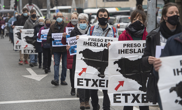 Etengabea da presoak ekartzeko eta askatzeko mobilizazioa. Irudian, sindikatuek Iruñean abenduan eginikoa. (Jagoba MANTEROLA | FOKU)
