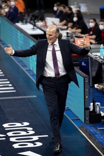 Dusko Ivanovic en estado puro, en el partido del pasado martes ante Valencia Basket. (Raúl BOGAJO / FOKU)
