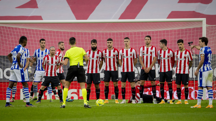 La Real pudo sentenciar el derbi en varios lanzamientos de falta en la segunda mitad. (@AthleticClub)