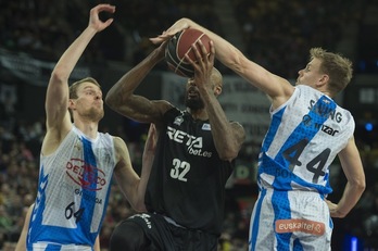 Gipuzkoa Basket nagusi izan zen Miribillan jokatu zuen azken euskal derbian. (Monika DEL VALLE / FOKU)