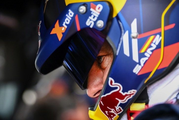 Carlos Sainz aspira a igualar a Ari Vatanen con cuatro entorchados en el Dakar. (Franck FIFE / AFP PHOTO)