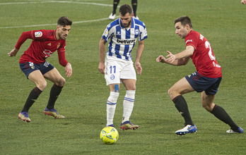 Pese a empatar, el Alavés firmó un pobre partido en El Sadar estando en superioridad numérica. (Jagoba MANTEROLA/FOKU)