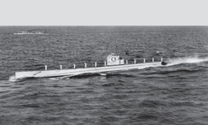 El submarino C-5, en superficie. (Colección Ramón Cayuela)