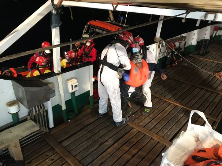 Rescate de 169 migrantes el día de Año Nuevo por parte del Open Arms. (Òscar Camps)