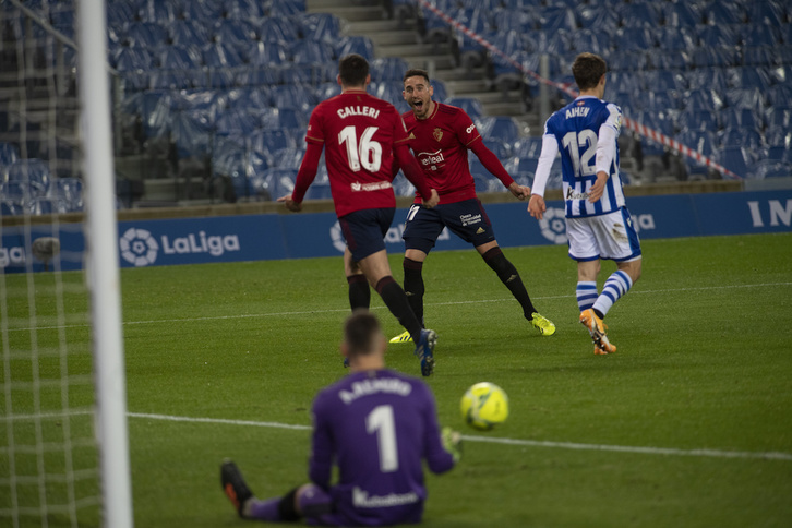 Calleri celebra su gol con Kike Barja ante la desesperación de Remiro. (Juan Carlos RUIZ/FOKU)