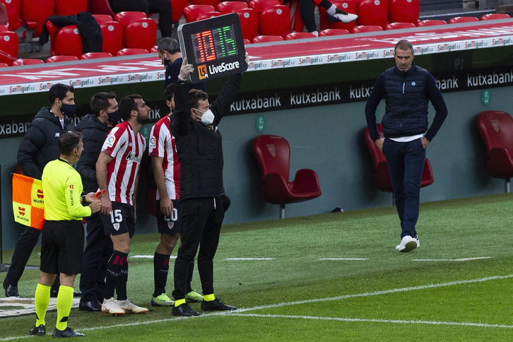 Garitano durante el partido ante el Elche. (Monika DEL VALLE / FOKU)