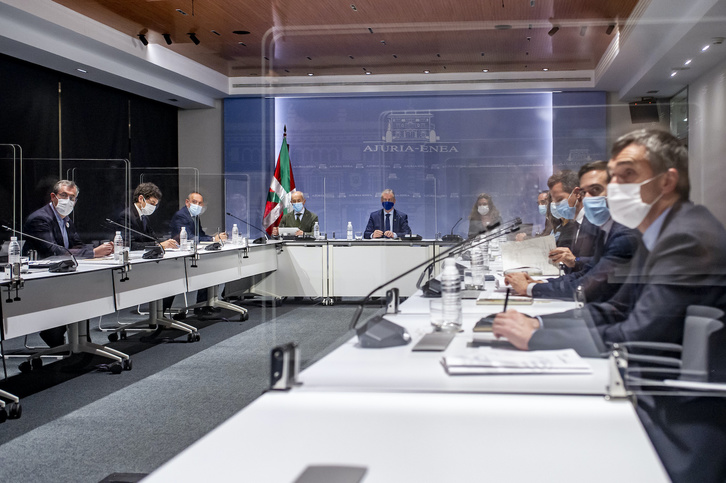 Miembros del LABI en una reunión anterior. (Jaizki FONTANEDA/FOKU)