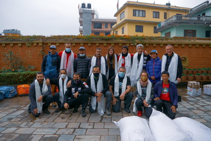 Alex Txikon eta bere taldea, Machakholara abiatu aurretik. (@AlexTxikon)