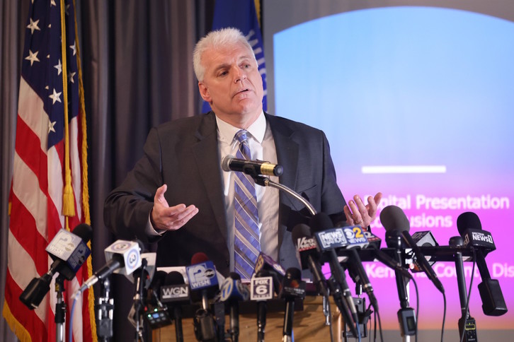 El fiscal Michael Graveley, durante su comparecencia ante la prensa. (Scott OLSON/AFP)