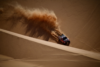 El catarí Al-Attiyah en la cuarta etapa. (Franck FIFE / AFP)
