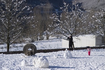 Imagen del temporal de nieve de los últimos días en Eugi. (Iñigo URIZ/FOKU)