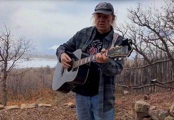 Young criticó en el pasado a otros artistas que vendian sus canciones para reclamos publicitarios. (NAIZ)