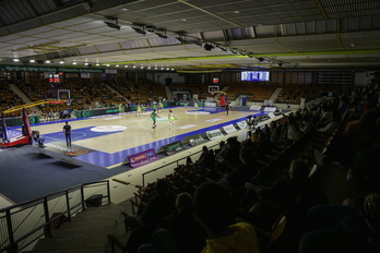 Araski debe jugar en Madrid, lejos del calor de Mendizorrotza. (Endika PORTILLO/FOKU)