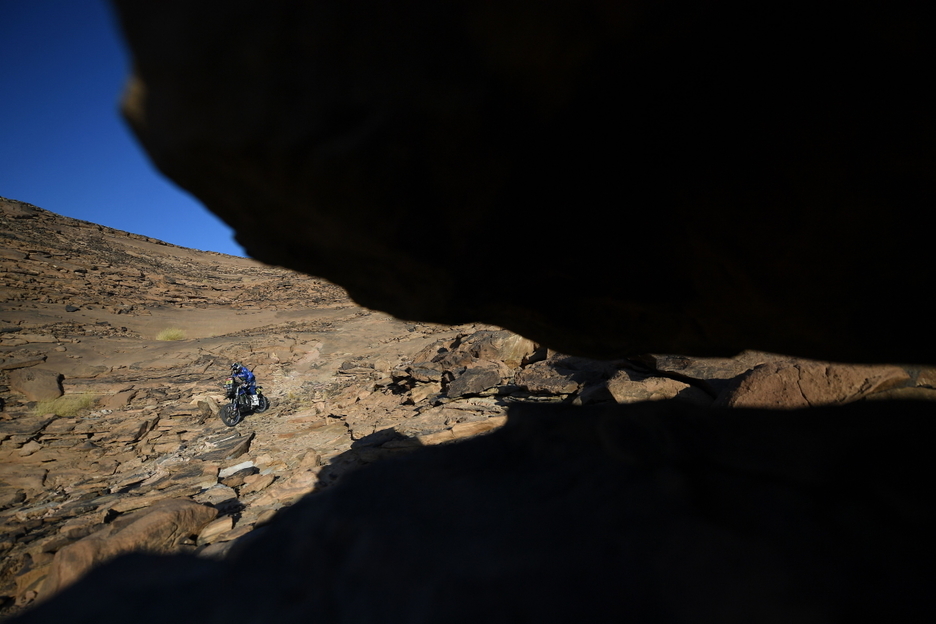 Jamie MacCanney, a contraluz, en la etapa 3. (Franck FIFE / AFP) Jamie MacCanney, a contraluz, en la etapa 3. (Franck FIFE / AFP)