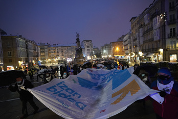 Mobilizazioa Gasteizko Ama Zuriaren plazara iristen. (Endika PORTILLO/FOKU)