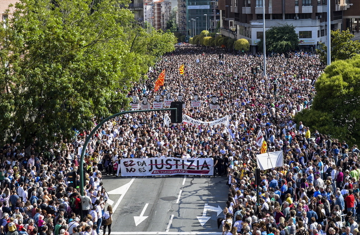Manifestación masiva en Iruñea reclamando «justicia» para los encausados de Altsasu. (Idoia ZABALETA / FOKU)
