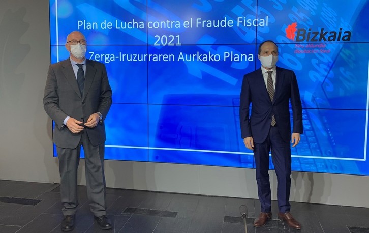 José María Iruarrizaga e Iñaki Alonso, diputado y director de Hacienda de Bizkaia.